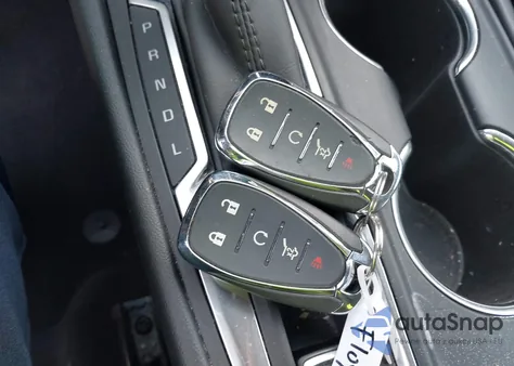 2018 Chevrolet Equinox Premier z USA, uszkodzony, nr VIN 3GNAXMEV8JS595483